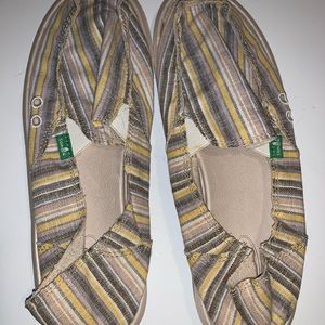 Sanuk women Size 10 beach summer casual slip on beach